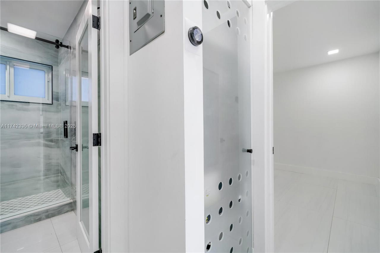 Real estate property located at 2700 135th St #32, Miami-dade, Fairmont House Inc - Co-o, North Miami, FL