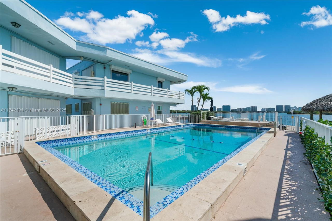 Real estate property located at 2700 135th St #32, Miami-dade, Fairmont House Inc - Co-o, North Miami, FL