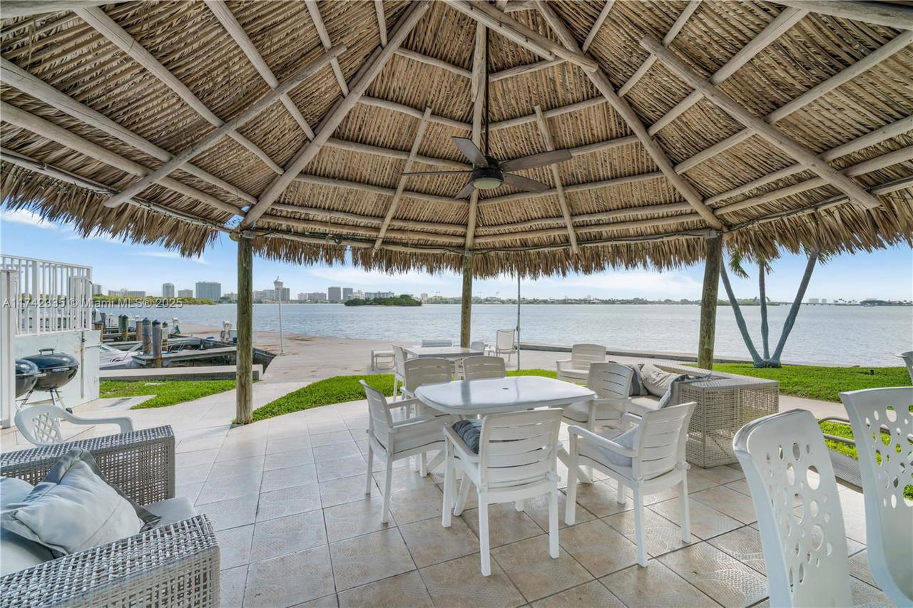 Real estate property located at 2700 135th St #32, Miami-dade, Fairmont House Inc - Co-o, North Miami, FL