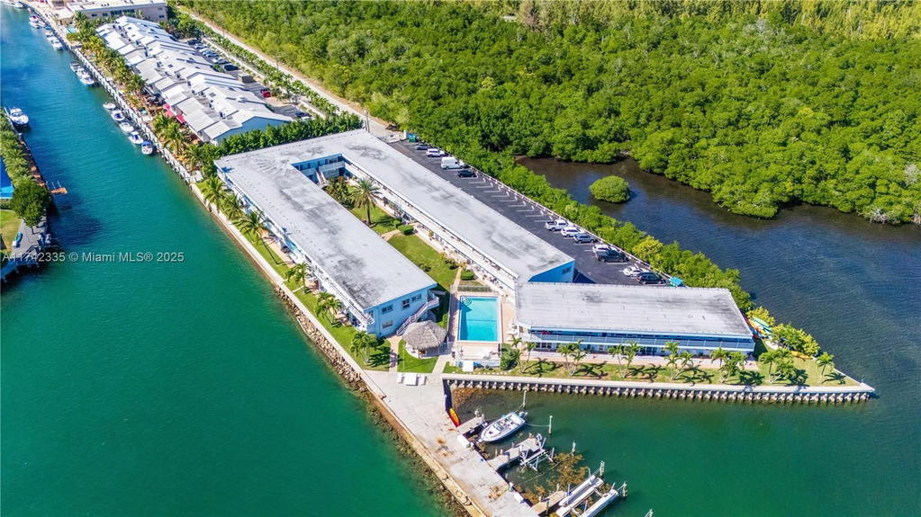 Real estate property located at 2700 135th St #32, Miami-dade, Fairmont House Inc - Co-o, North Miami, FL
