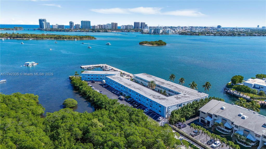 Real estate property located at 2700 135th St #32, Miami-dade, Fairmont House Inc - Co-o, North Miami, FL