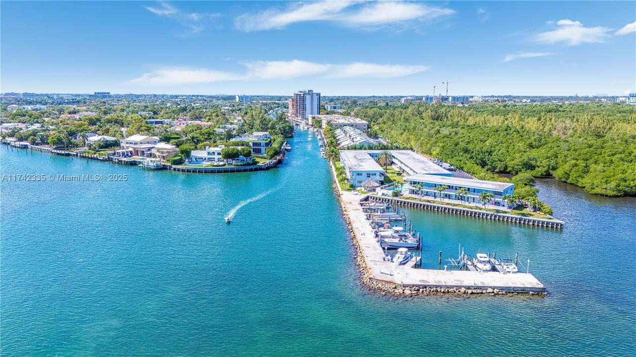 Real estate property located at 2700 135th St #32, Miami-dade, Fairmont House Inc - Co-o, North Miami, FL