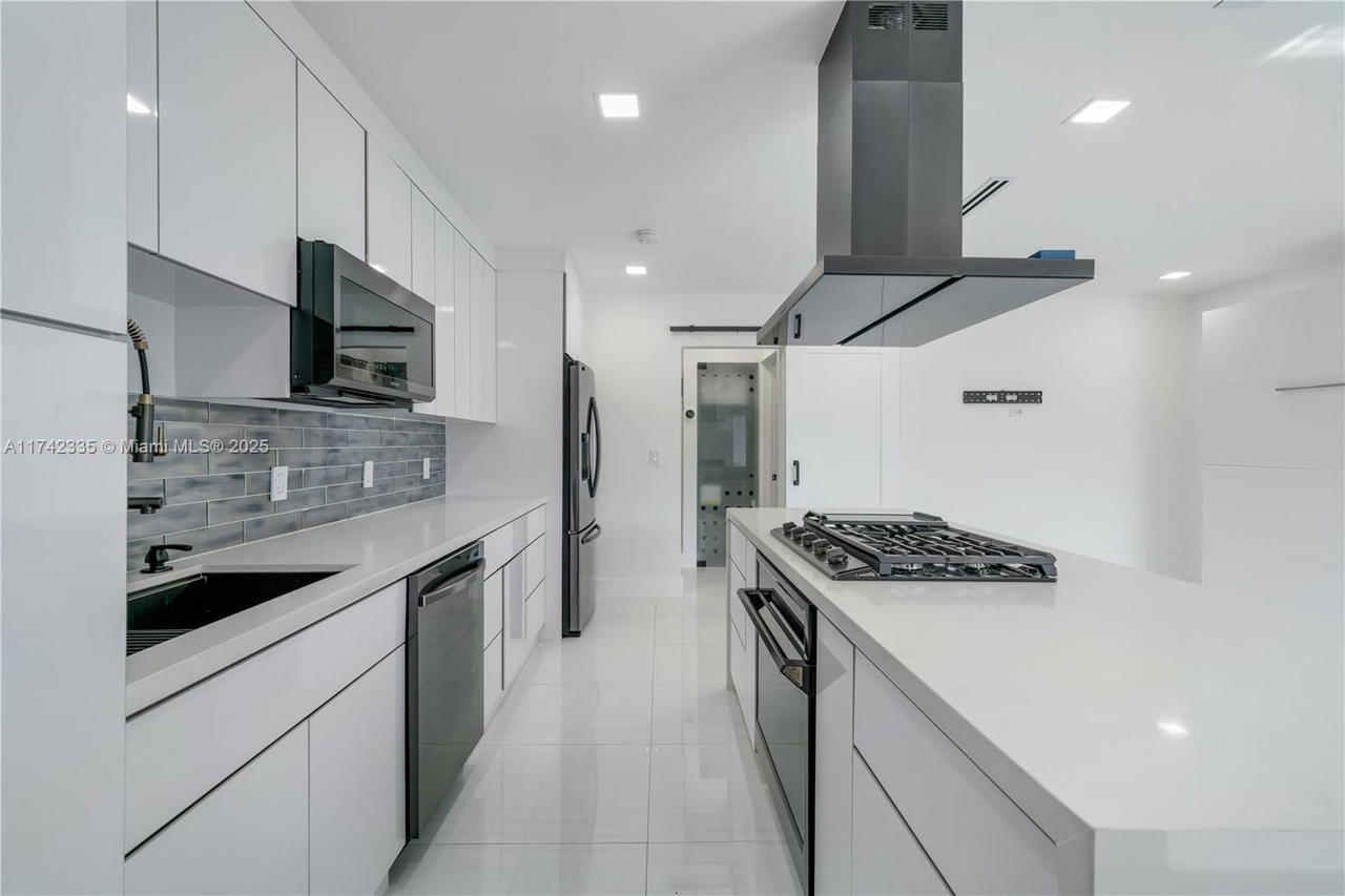 Real estate property located at 2700 135th St #32, Miami-dade, Fairmont House Inc - Co-o, North Miami, FL