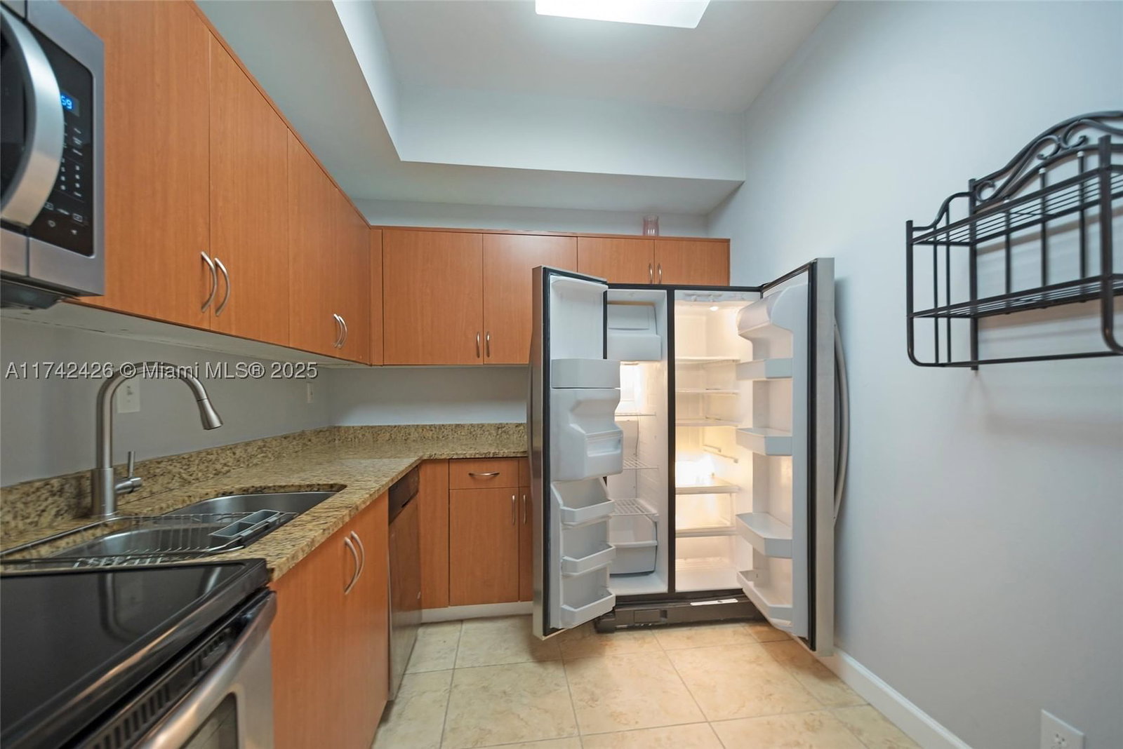 Real estate property located at 3300 192nd St #111, Miami-dade, Parc Central Aventura Eas, Aventura, FL