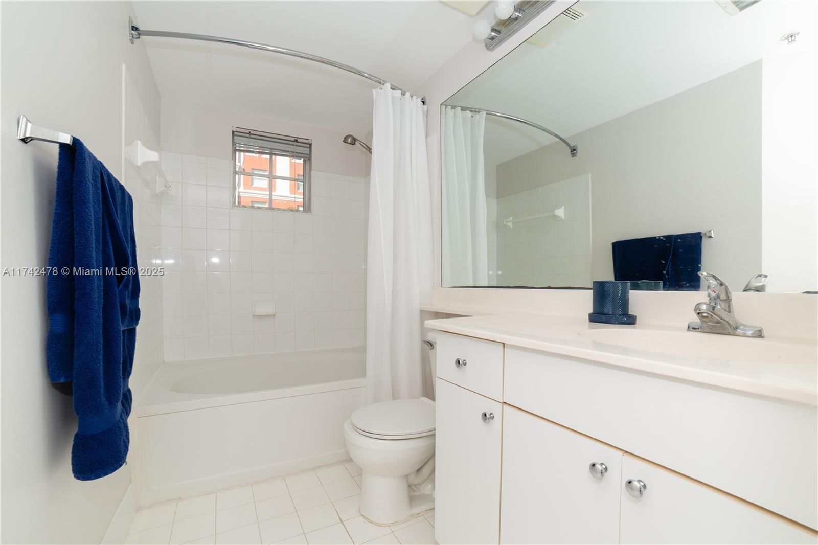 Real estate property located at 17150 Bay Rd #2517, Miami-dade, Porto Bellagio Condo, Sunny Isles Beach, FL