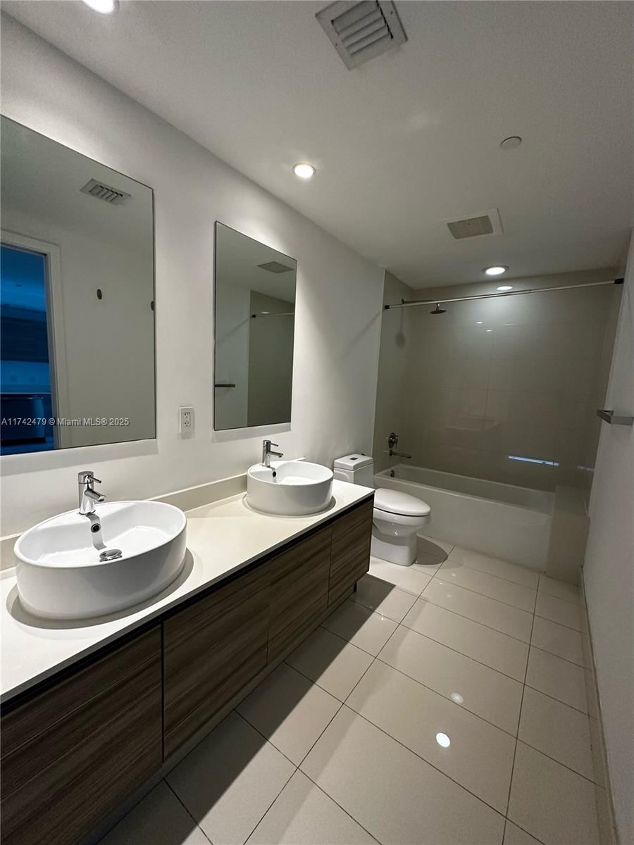 Real estate property located at 121 34th St #2403, Miami-dade, 3401 Midtown Condo, Miami, FL