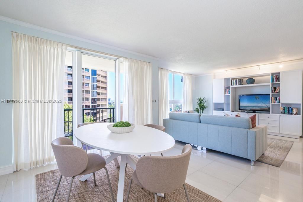 Real estate property located at 2951 Bayshore Dr #907/909, Miami-dade, The Mutiny Condo, Miami, FL