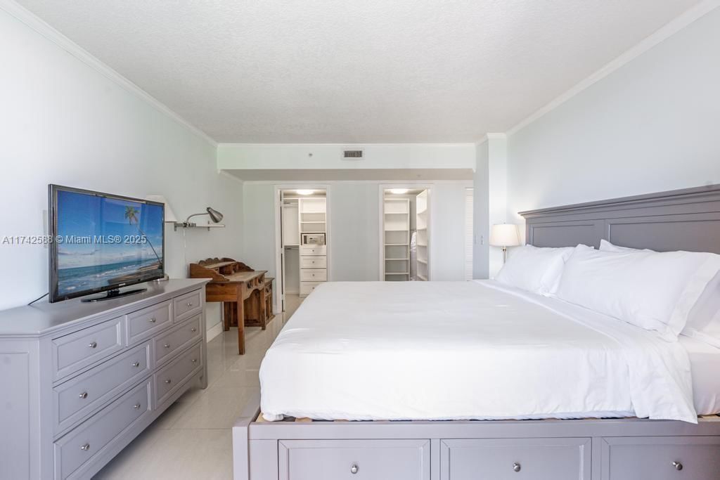 Real estate property located at 2951 Bayshore Dr #907/909, Miami-dade, The Mutiny Condo, Miami, FL
