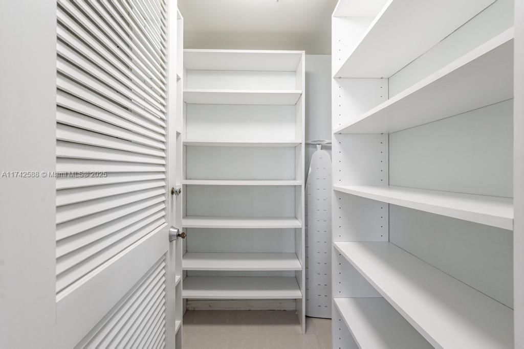 Real estate property located at 2951 Bayshore Dr #907/909, Miami-dade, The Mutiny Condo, Miami, FL