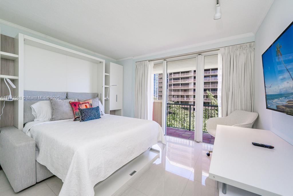 Real estate property located at 2951 Bayshore Dr #907/909, Miami-dade, The Mutiny Condo, Miami, FL