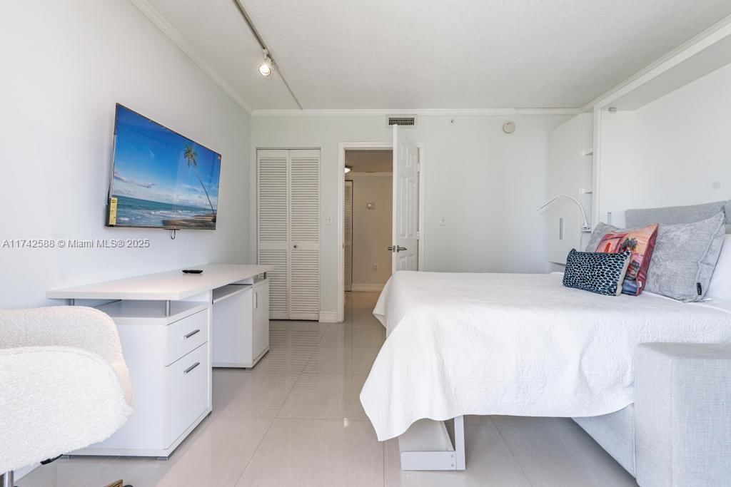 Real estate property located at 2951 Bayshore Dr #907/909, Miami-dade, The Mutiny Condo, Miami, FL