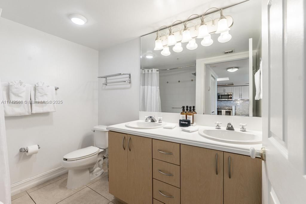 Real estate property located at 2951 Bayshore Dr #907/909, Miami-dade, The Mutiny Condo, Miami, FL