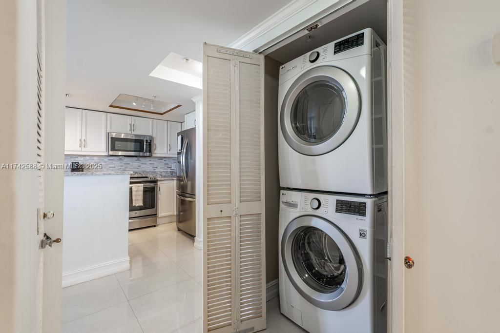 Real estate property located at 2951 Bayshore Dr #907/909, Miami-dade, The Mutiny Condo, Miami, FL