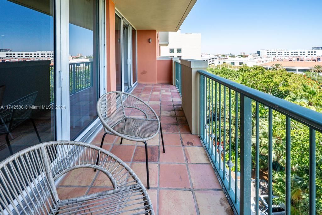 Real estate property located at 2951 Bayshore Dr #907/909, Miami-dade, The Mutiny Condo, Miami, FL