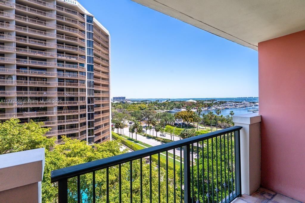 Real estate property located at 2951 Bayshore Dr #907/909, Miami-dade, The Mutiny Condo, Miami, FL