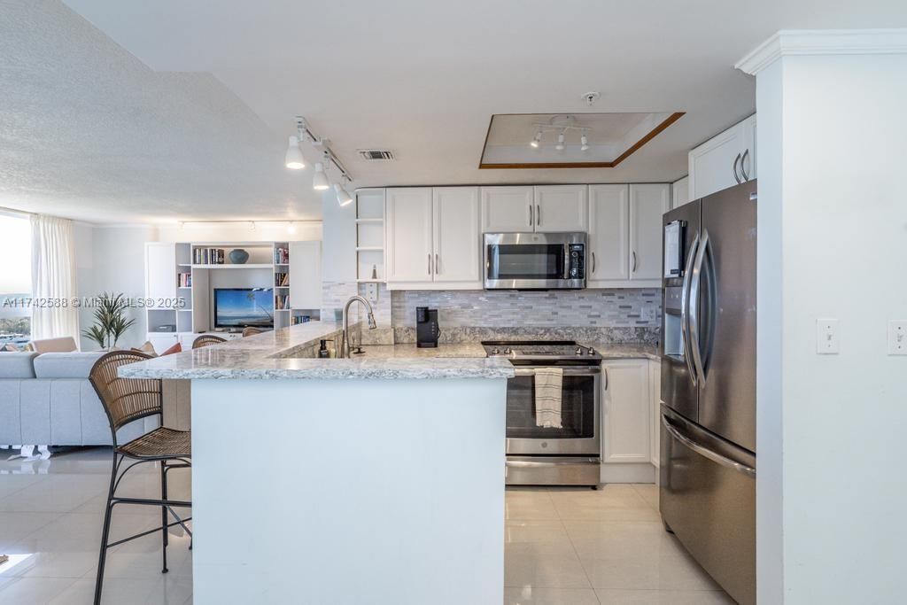 Real estate property located at 2951 Bayshore Dr #907/909, Miami-dade, The Mutiny Condo, Miami, FL