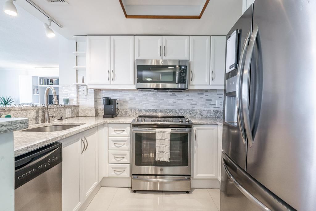 Real estate property located at 2951 Bayshore Dr #907/909, Miami-dade, The Mutiny Condo, Miami, FL
