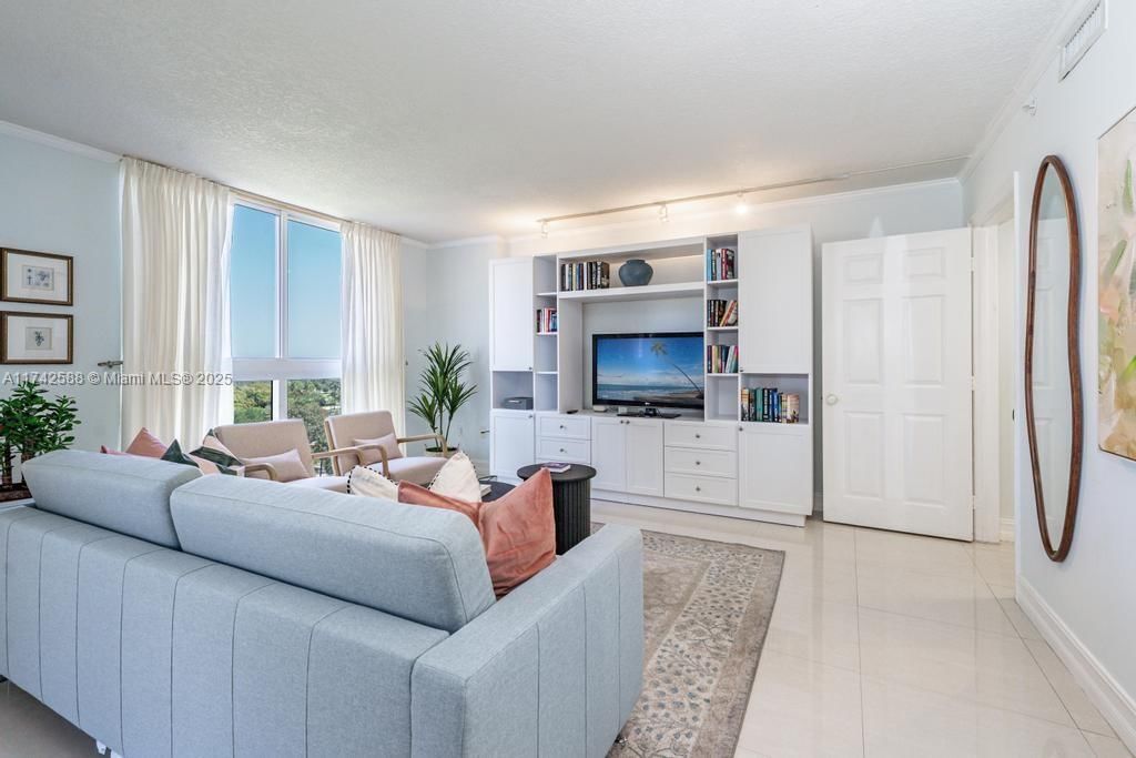 Real estate property located at 2951 Bayshore Dr #907/909, Miami-dade, The Mutiny Condo, Miami, FL