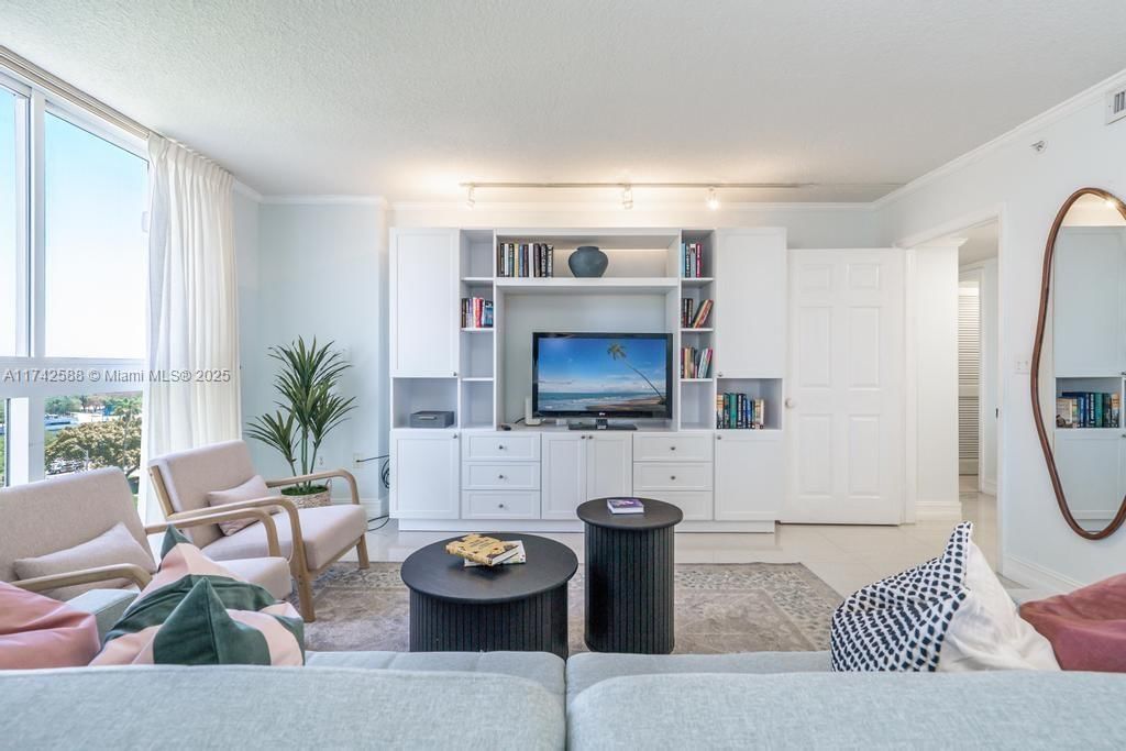 Real estate property located at 2951 Bayshore Dr #907/909, Miami-dade, The Mutiny Condo, Miami, FL