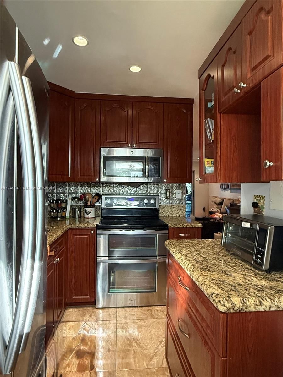 Real estate property located at 3030 68th St #201, Broward, Gardens Condo, Fort Lauderdale, FL