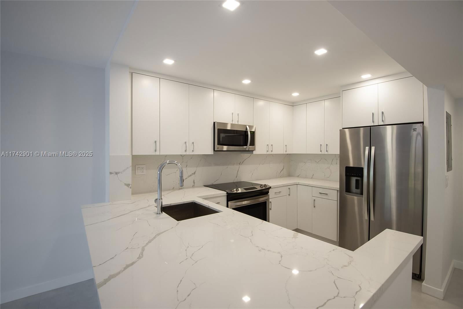 Real estate property located at 55 Ocean Lane Dr #1026, Miami-dade, Ocean Village Condo, Key Biscayne, FL