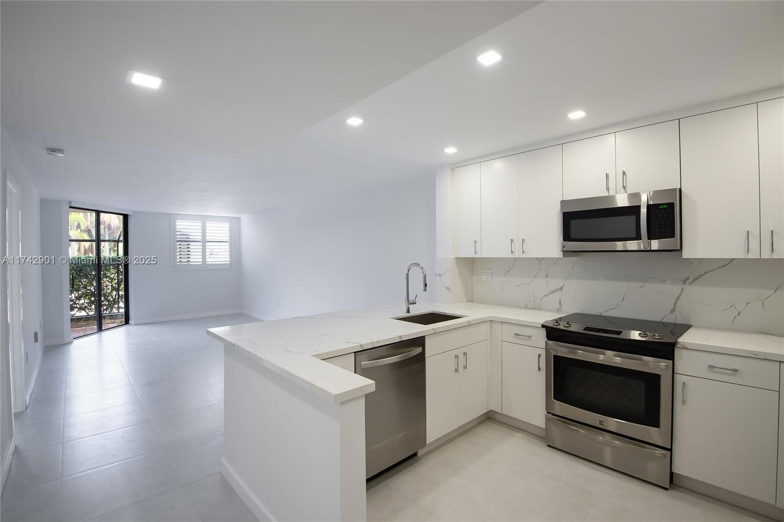 Real estate property located at 55 Ocean Lane Dr #1026, Miami-dade, Ocean Village Condo, Key Biscayne, FL