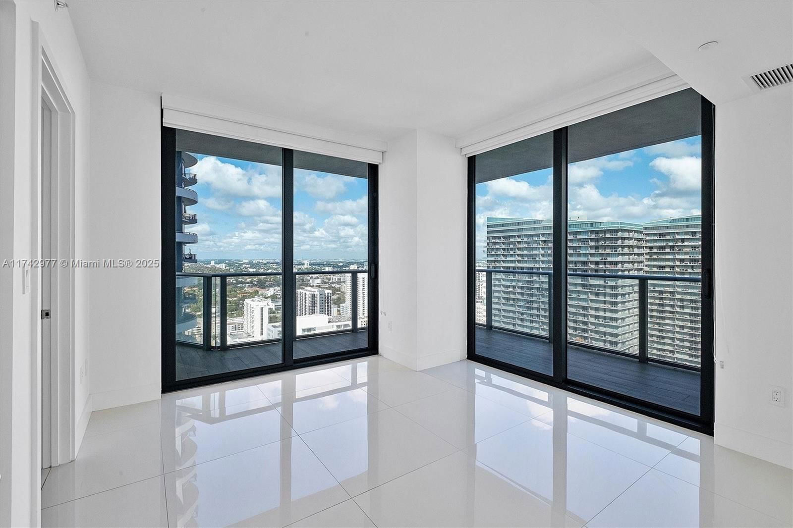 Real estate property located at 1300 Miami Ave #3210, Miami-dade, 1300 S Miami Avenue Condo, Miami, FL
