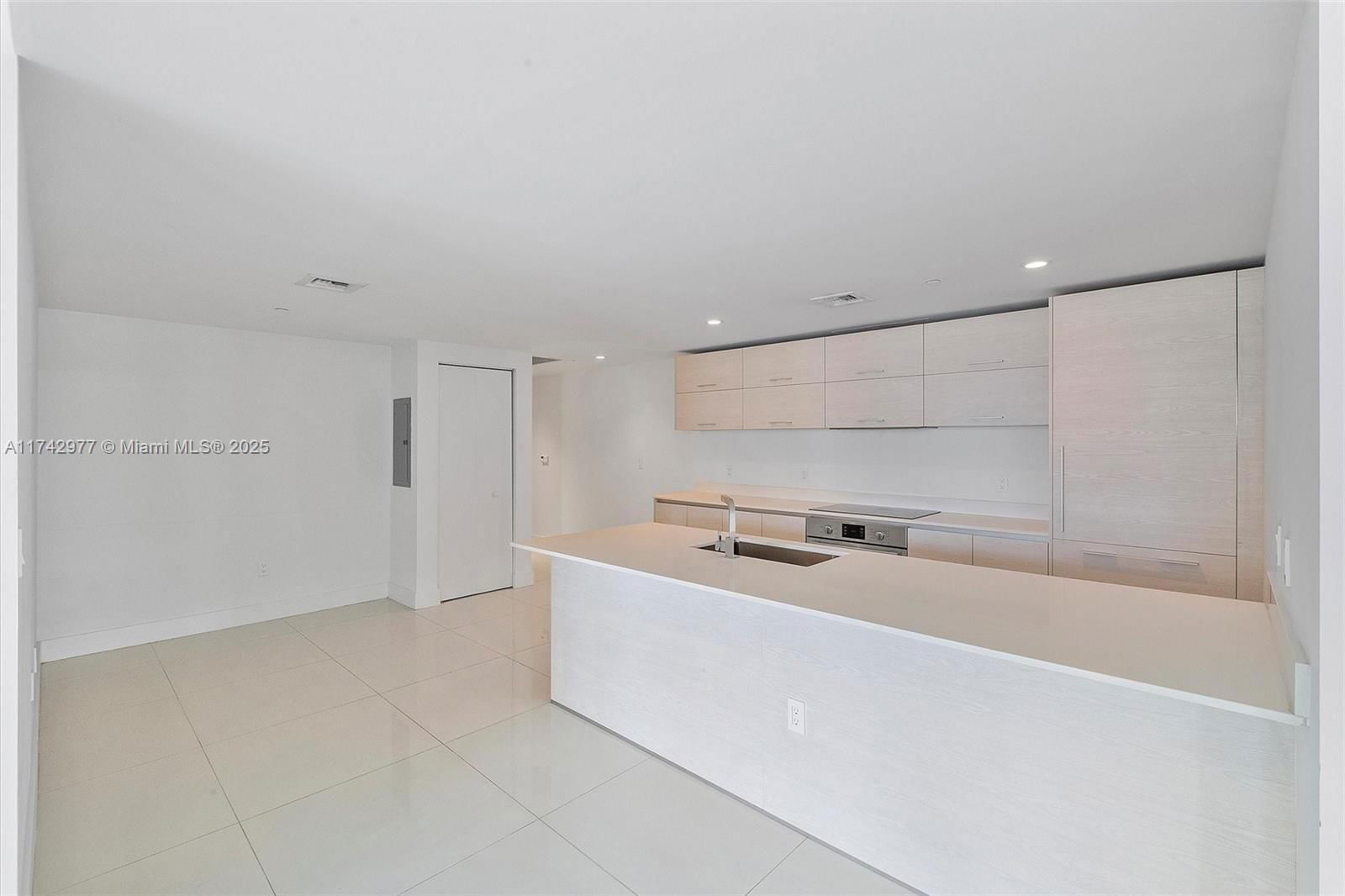 Real estate property located at 1300 Miami Ave #3210, Miami-dade, 1300 S Miami Avenue Condo, Miami, FL