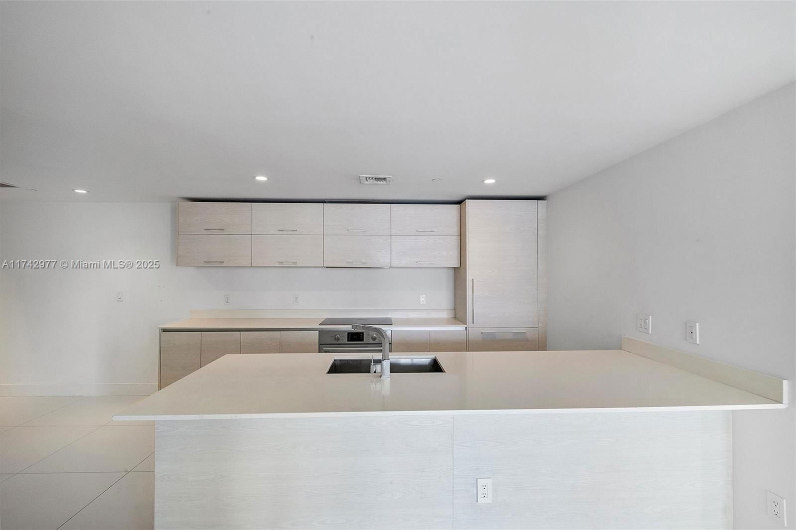 Real estate property located at 1300 Miami Ave #3210, Miami-dade, 1300 S Miami Avenue Condo, Miami, FL