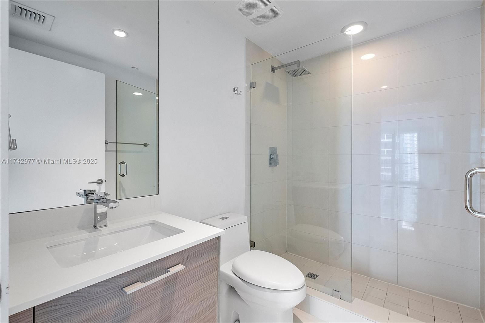 Real estate property located at 1300 Miami Ave #3210, Miami-dade, 1300 S Miami Avenue Condo, Miami, FL