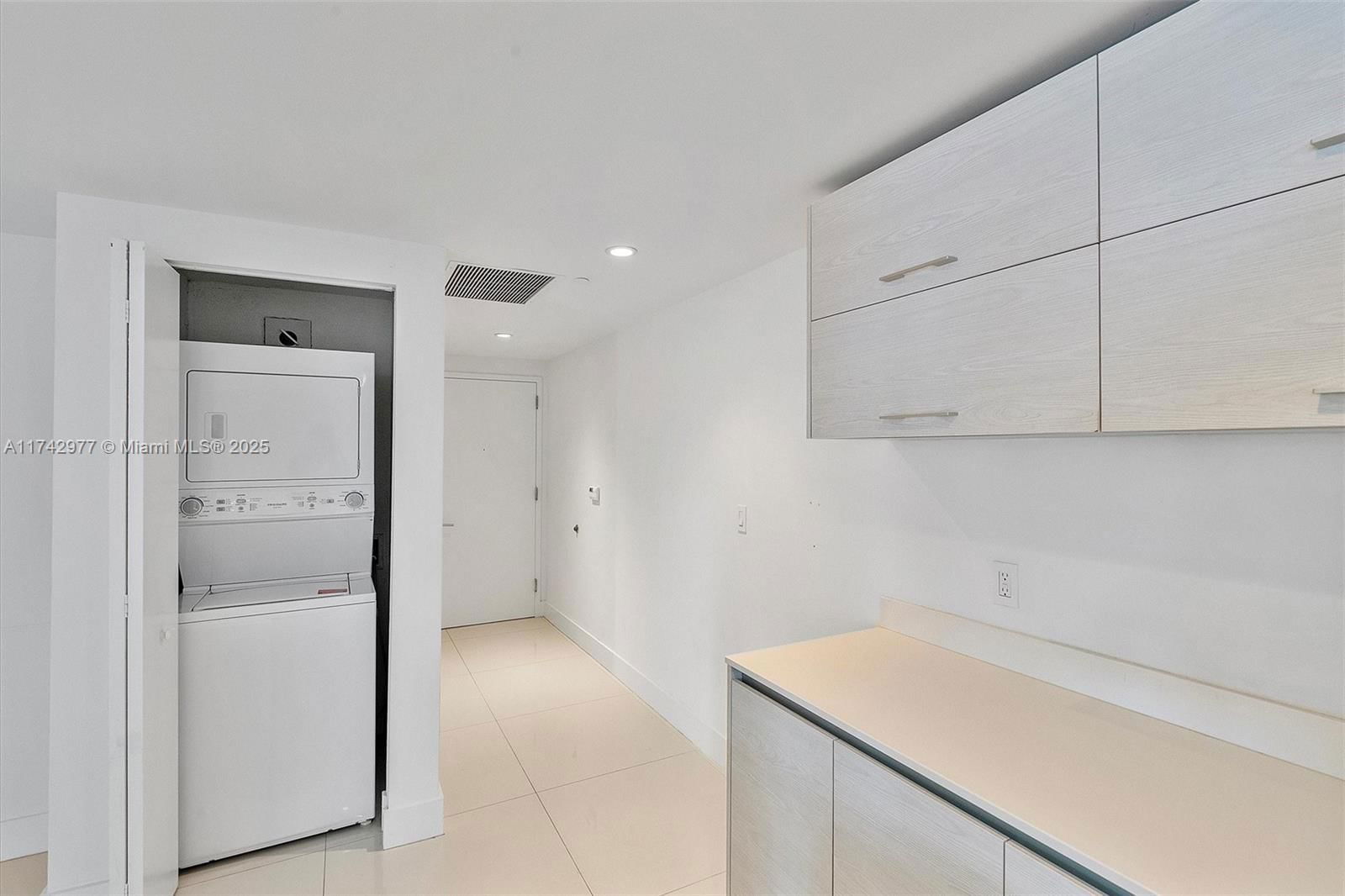 Real estate property located at 1300 Miami Ave #3210, Miami-dade, 1300 S Miami Avenue Condo, Miami, FL