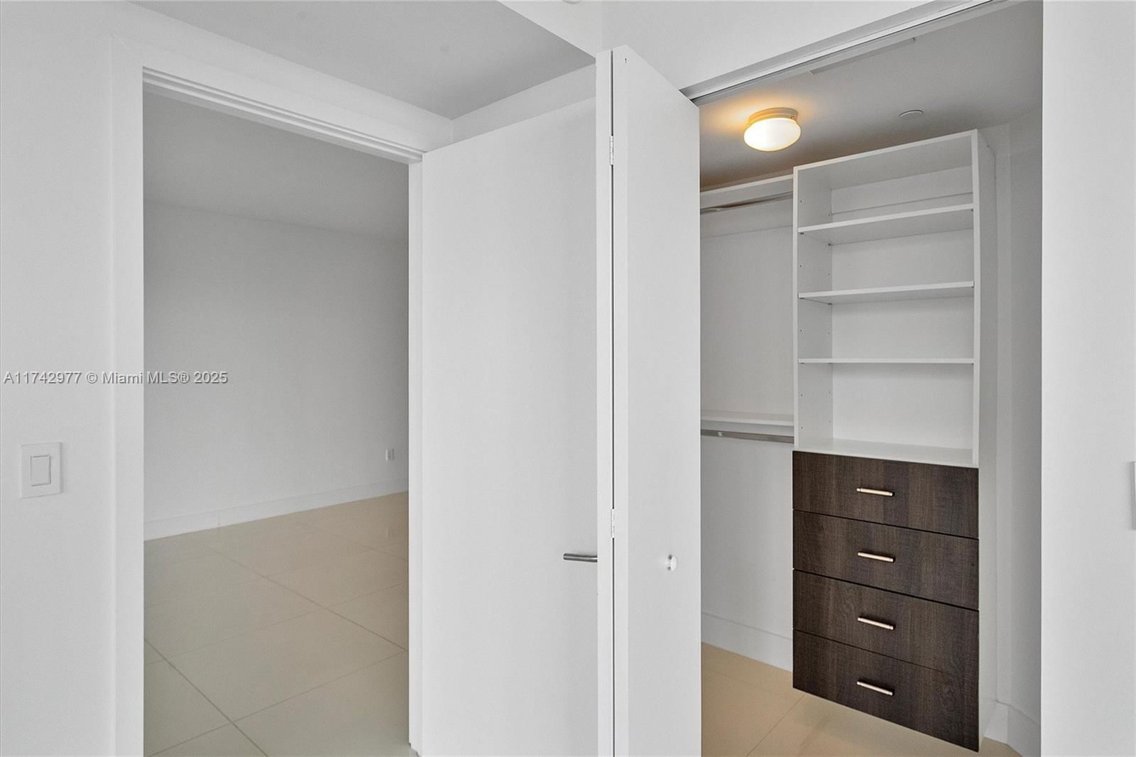 Real estate property located at 1300 Miami Ave #3210, Miami-dade, 1300 S Miami Avenue Condo, Miami, FL