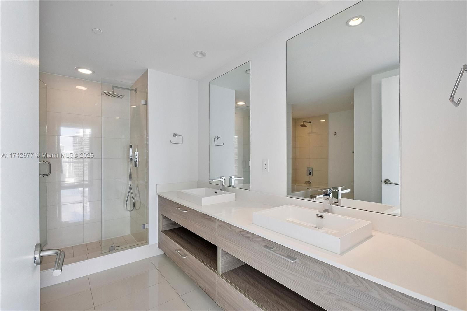 Real estate property located at 1300 Miami Ave #3210, Miami-dade, 1300 S Miami Avenue Condo, Miami, FL