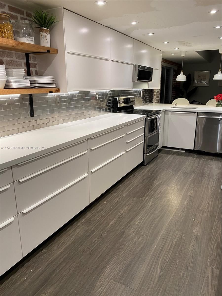 Real estate property located at 15675 84th Ter #906, Miami-dade, South Lake Villas Condo, Miami, FL