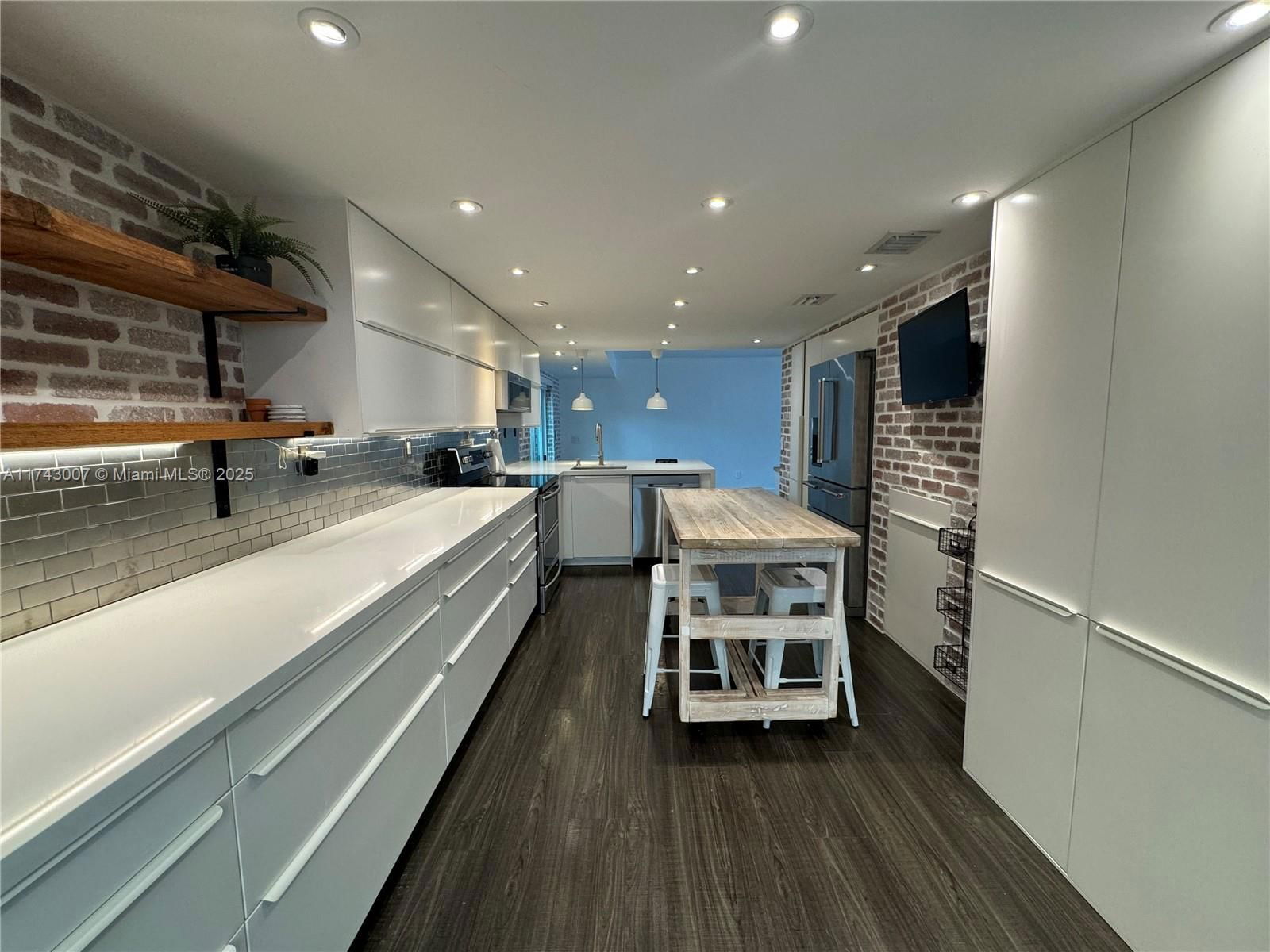 Real estate property located at 15675 84th Ter #906, Miami-dade, South Lake Villas Condo, Miami, FL