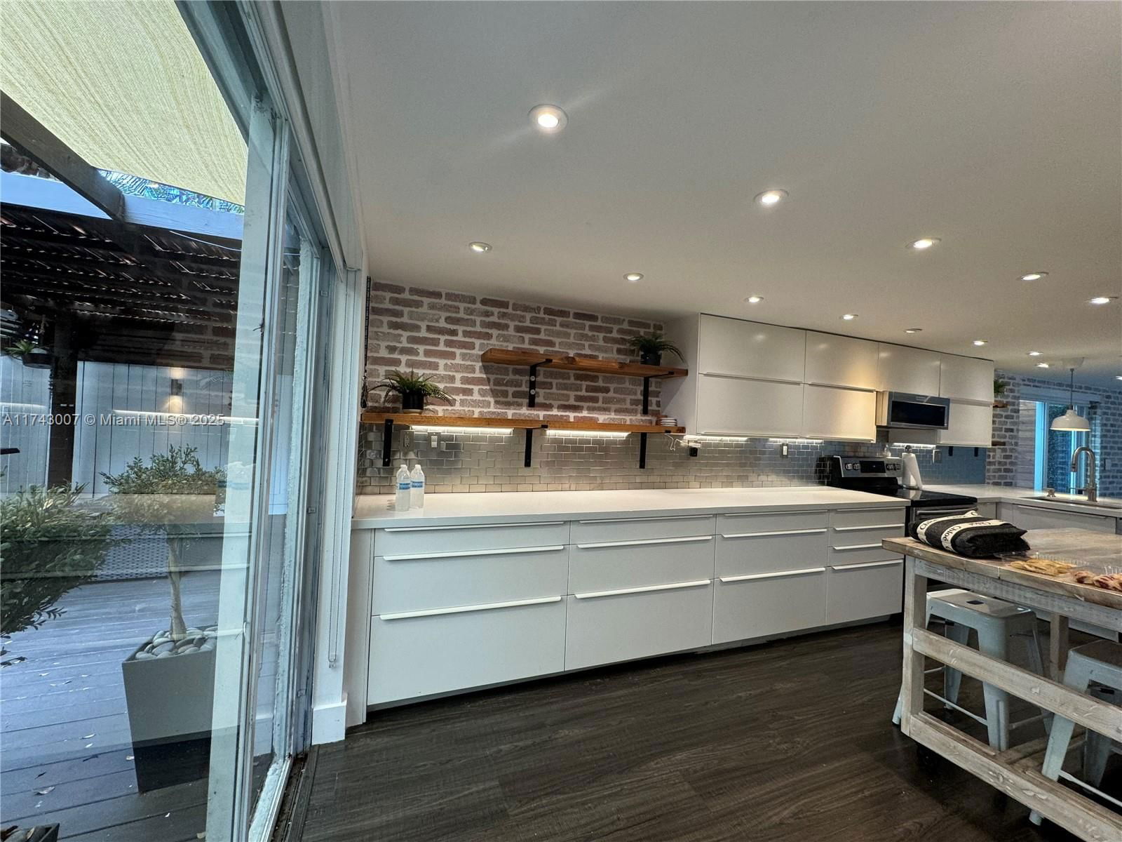 Real estate property located at 15675 84th Ter #906, Miami-dade, South Lake Villas Condo, Miami, FL