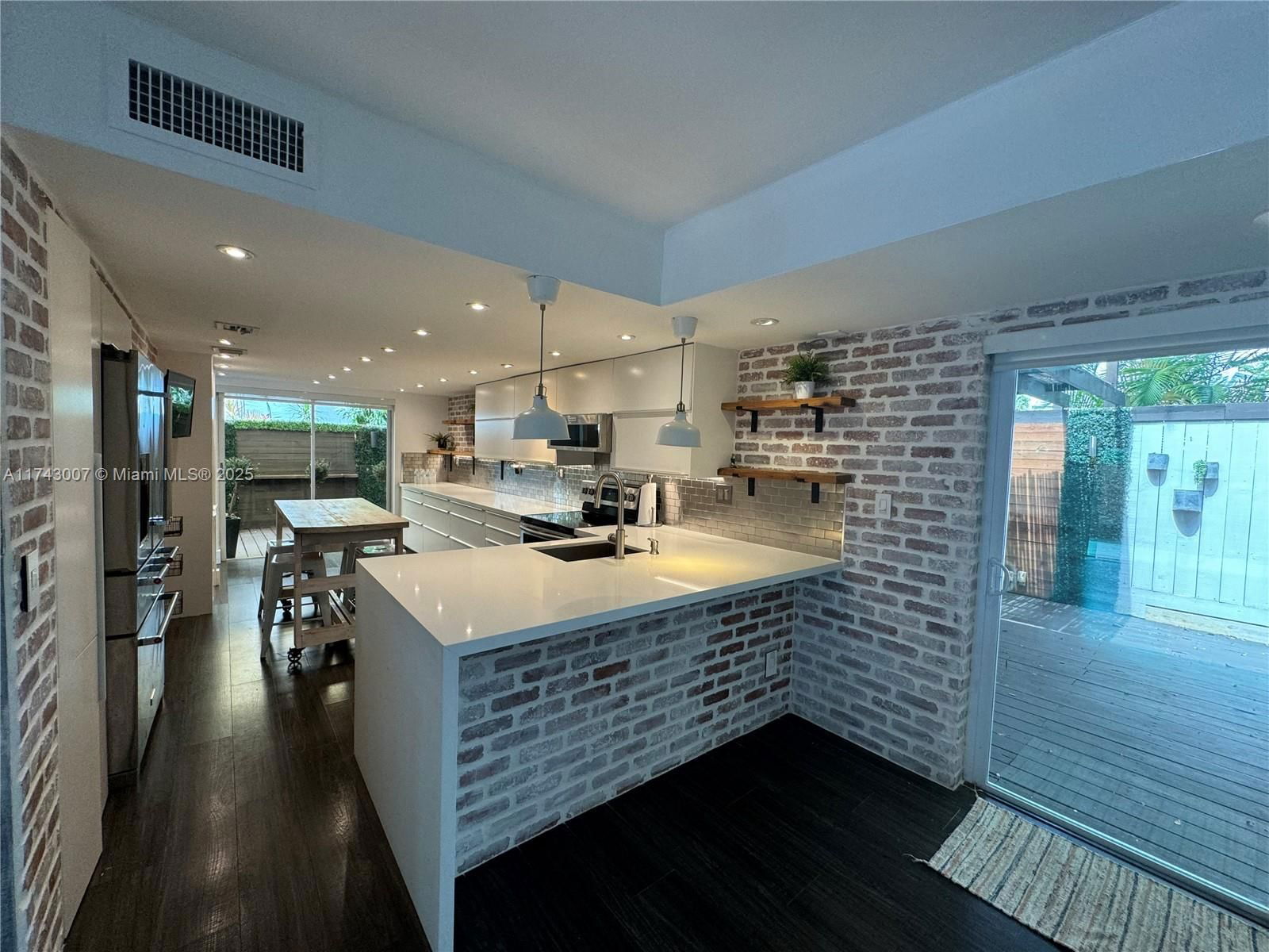 Real estate property located at 15675 84th Ter #906, Miami-dade, South Lake Villas Condo, Miami, FL