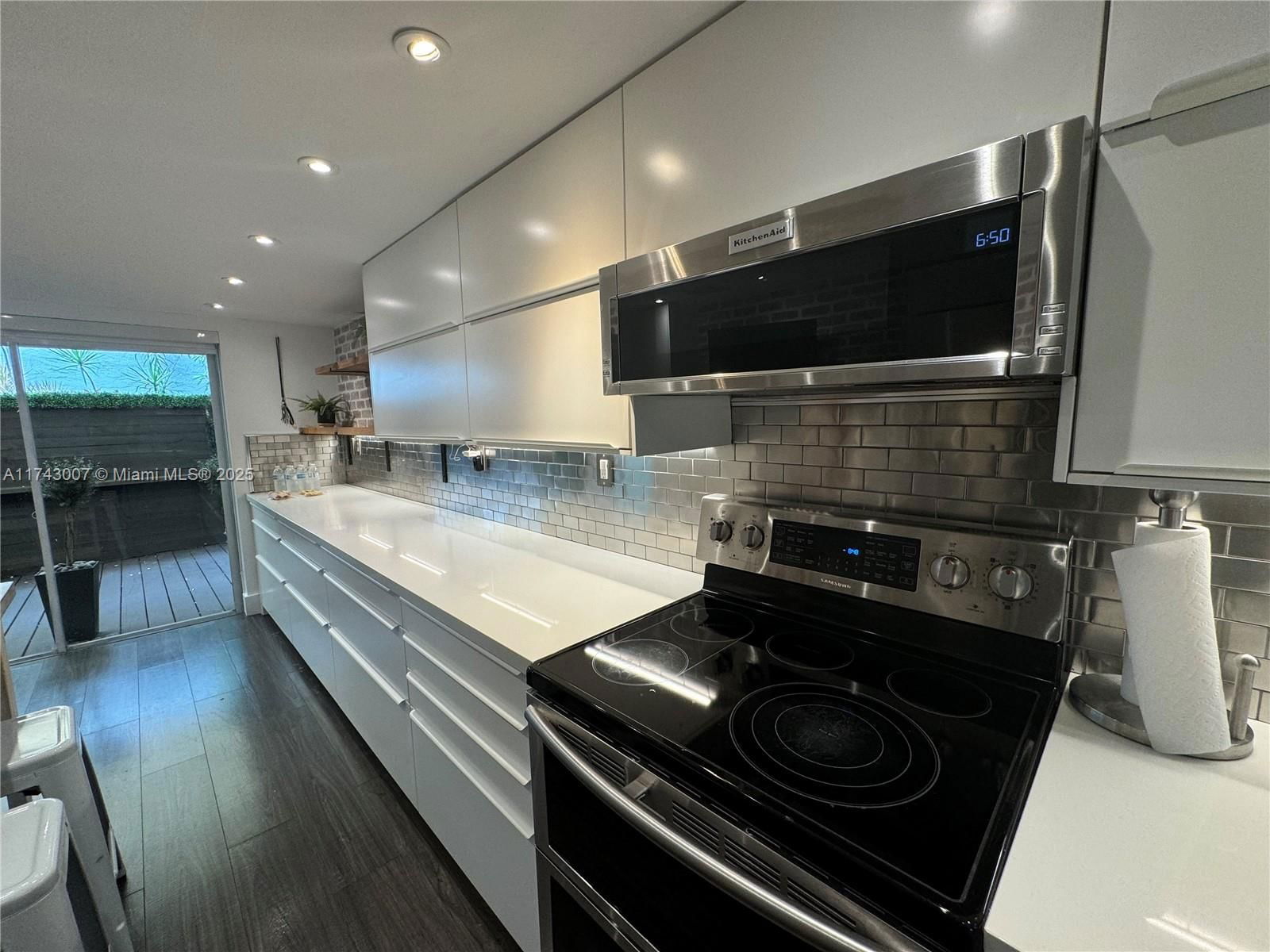 Real estate property located at 15675 84th Ter #906, Miami-dade, South Lake Villas Condo, Miami, FL