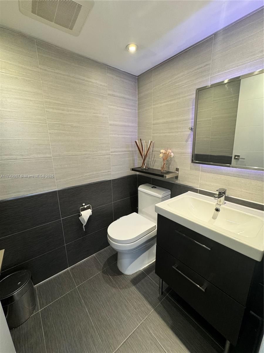 Real estate property located at 15675 84th Ter #906, Miami-dade, South Lake Villas Condo, Miami, FL