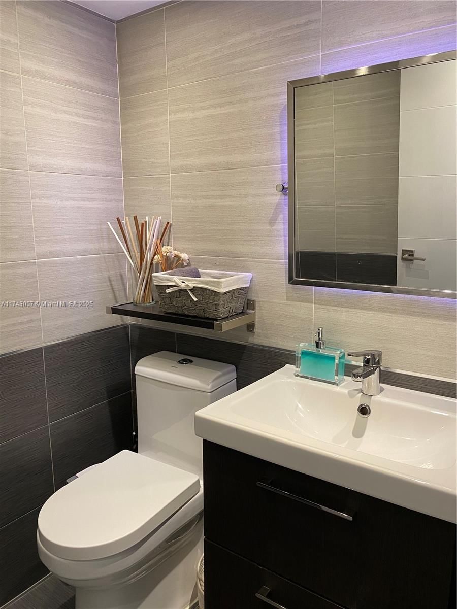 Real estate property located at 15675 84th Ter #906, Miami-dade, South Lake Villas Condo, Miami, FL