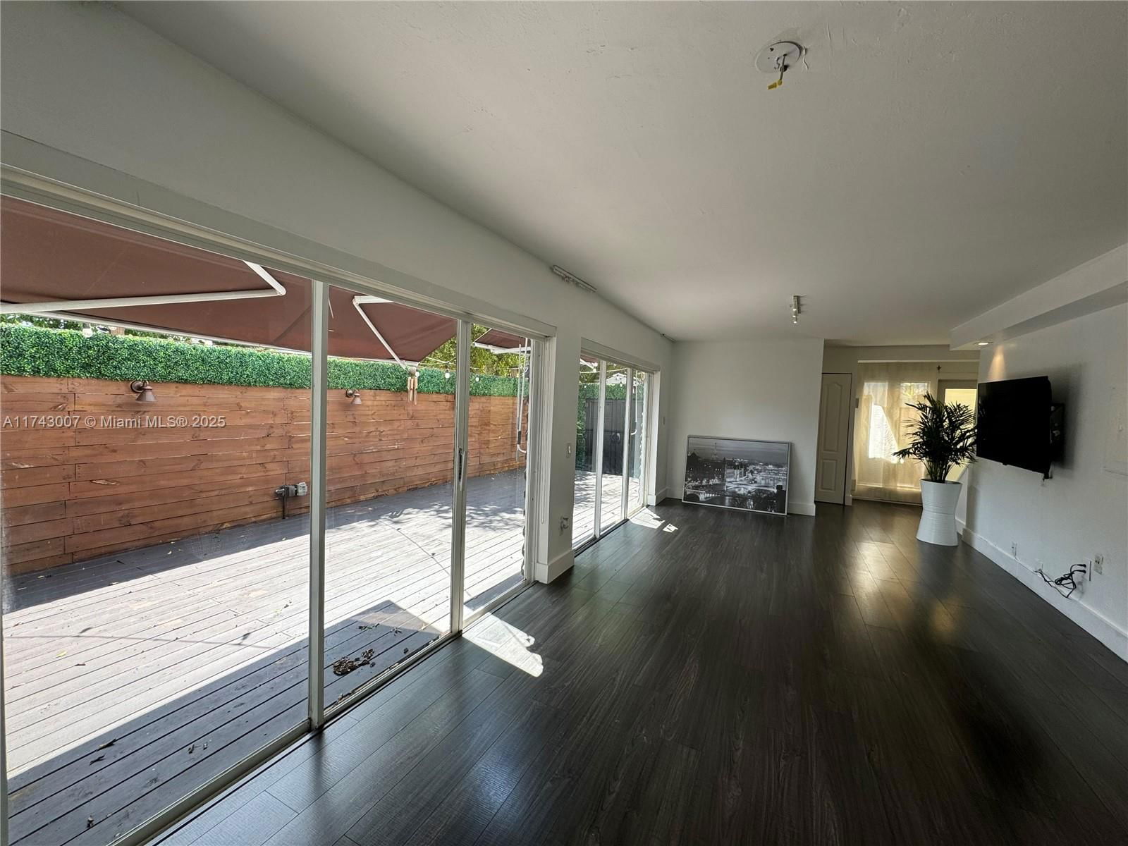 Real estate property located at 15675 84th Ter #906, Miami-dade, South Lake Villas Condo, Miami, FL