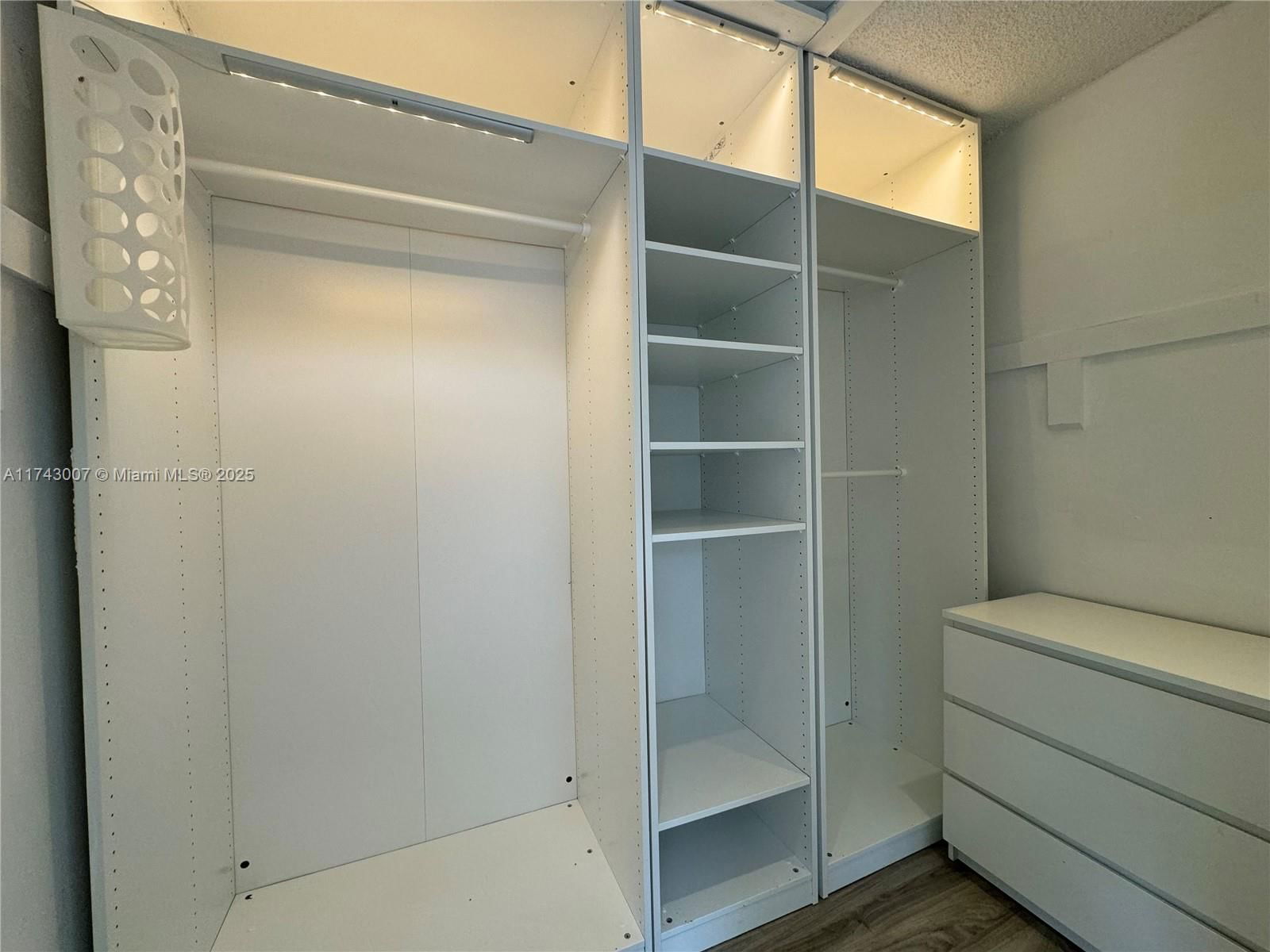 Real estate property located at 15675 84th Ter #906, Miami-dade, South Lake Villas Condo, Miami, FL