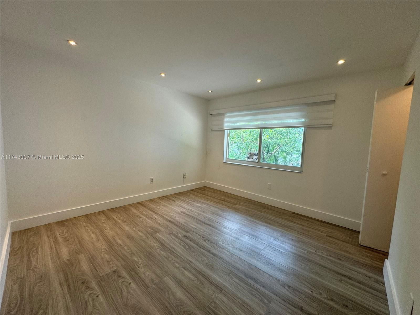 Real estate property located at 15675 84th Ter #906, Miami-dade, South Lake Villas Condo, Miami, FL