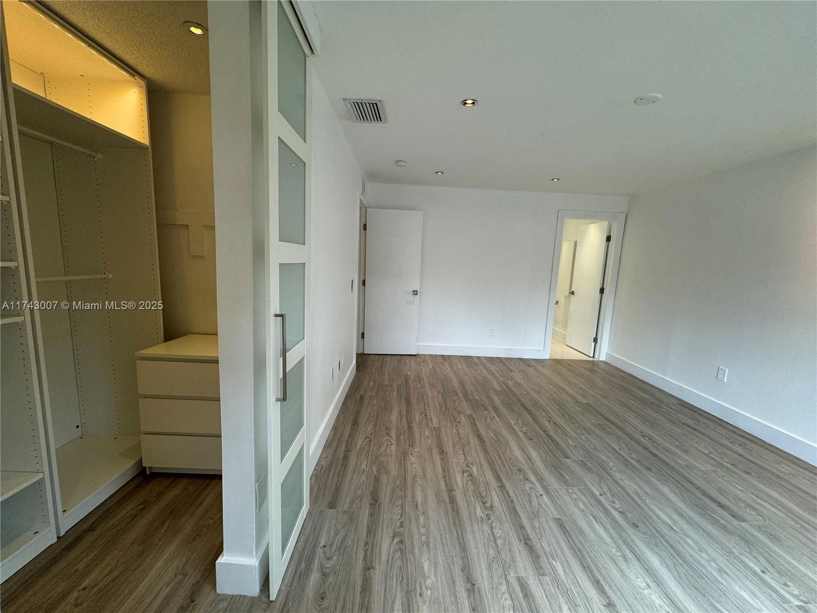 Real estate property located at 15675 84th Ter #906, Miami-dade, South Lake Villas Condo, Miami, FL