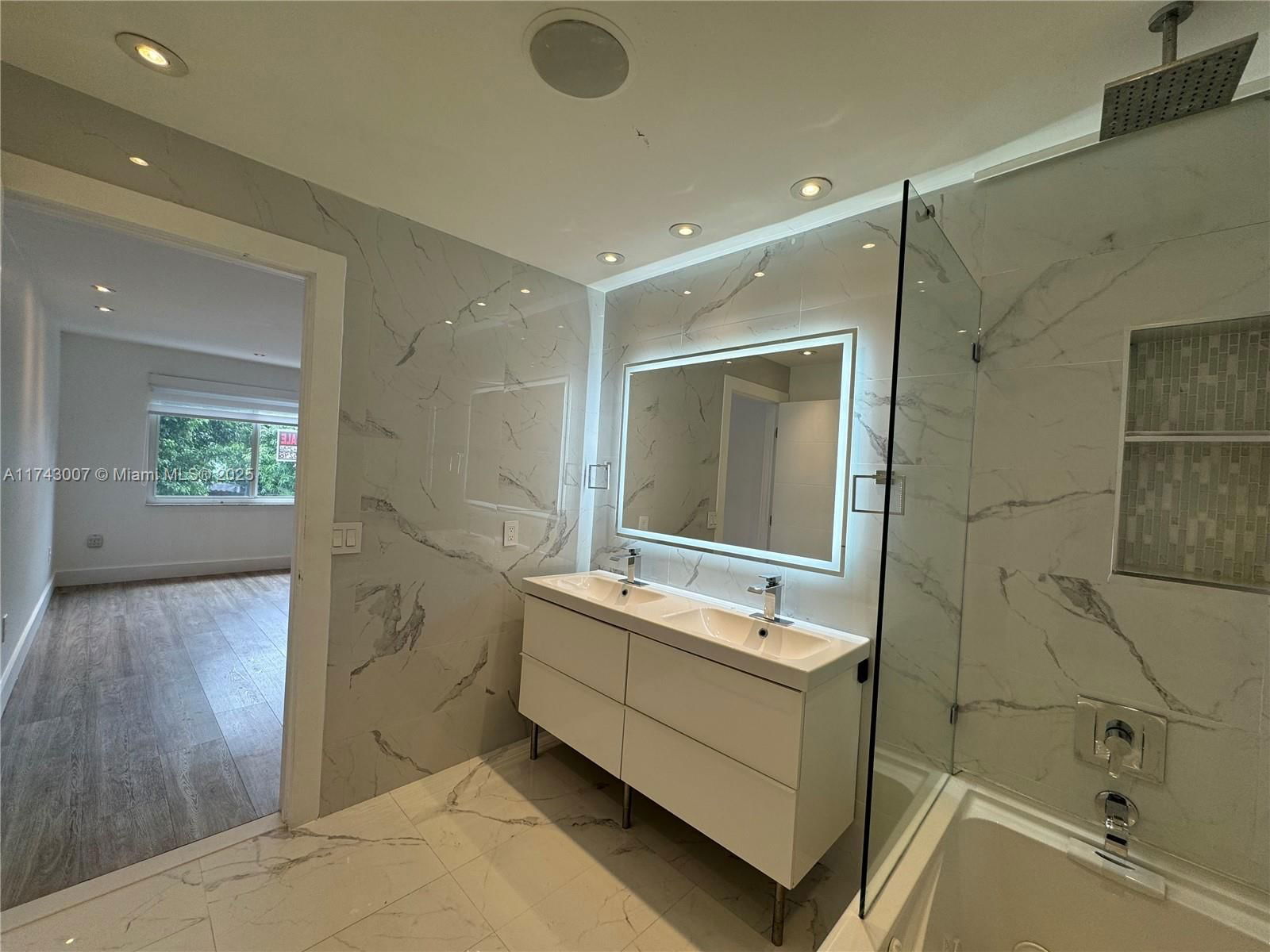 Real estate property located at 15675 84th Ter #906, Miami-dade, South Lake Villas Condo, Miami, FL