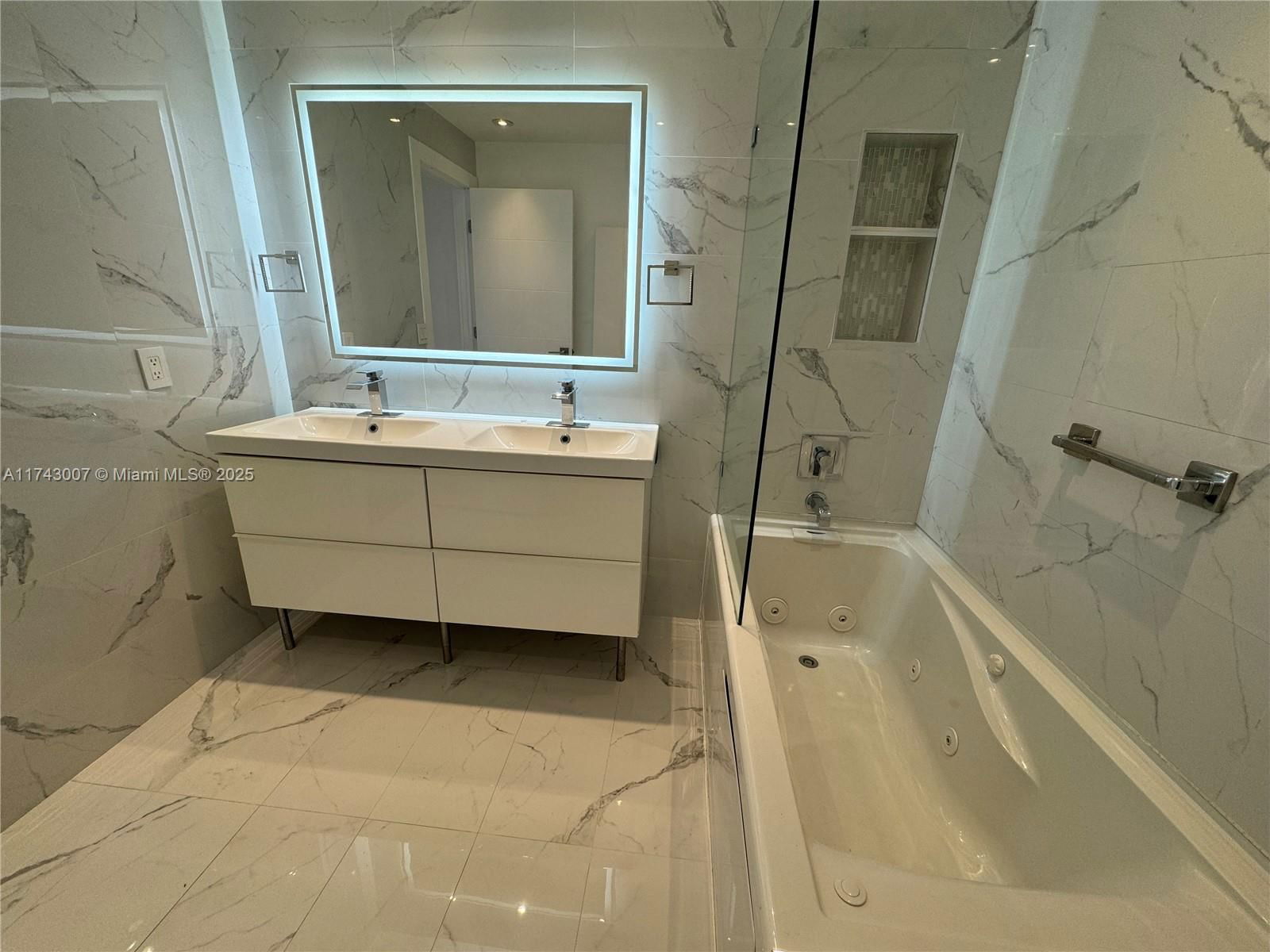 Real estate property located at 15675 84th Ter #906, Miami-dade, South Lake Villas Condo, Miami, FL