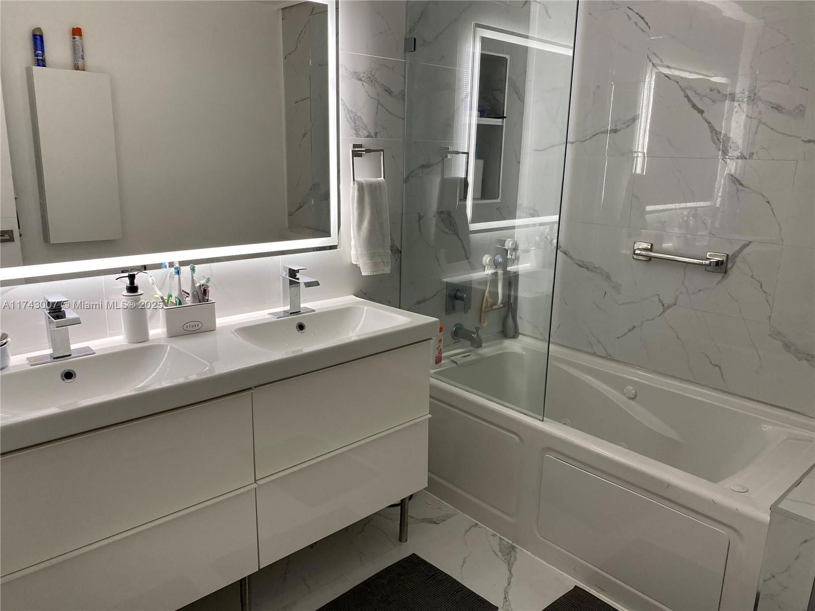 Real estate property located at 15675 84th Ter #906, Miami-dade, South Lake Villas Condo, Miami, FL