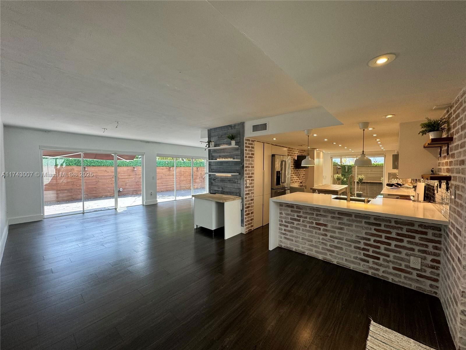 Real estate property located at 15675 84th Ter #906, Miami-dade, South Lake Villas Condo, Miami, FL