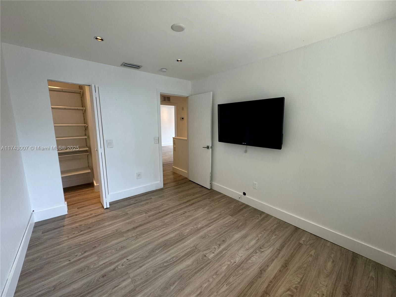 Real estate property located at 15675 84th Ter #906, Miami-dade, South Lake Villas Condo, Miami, FL