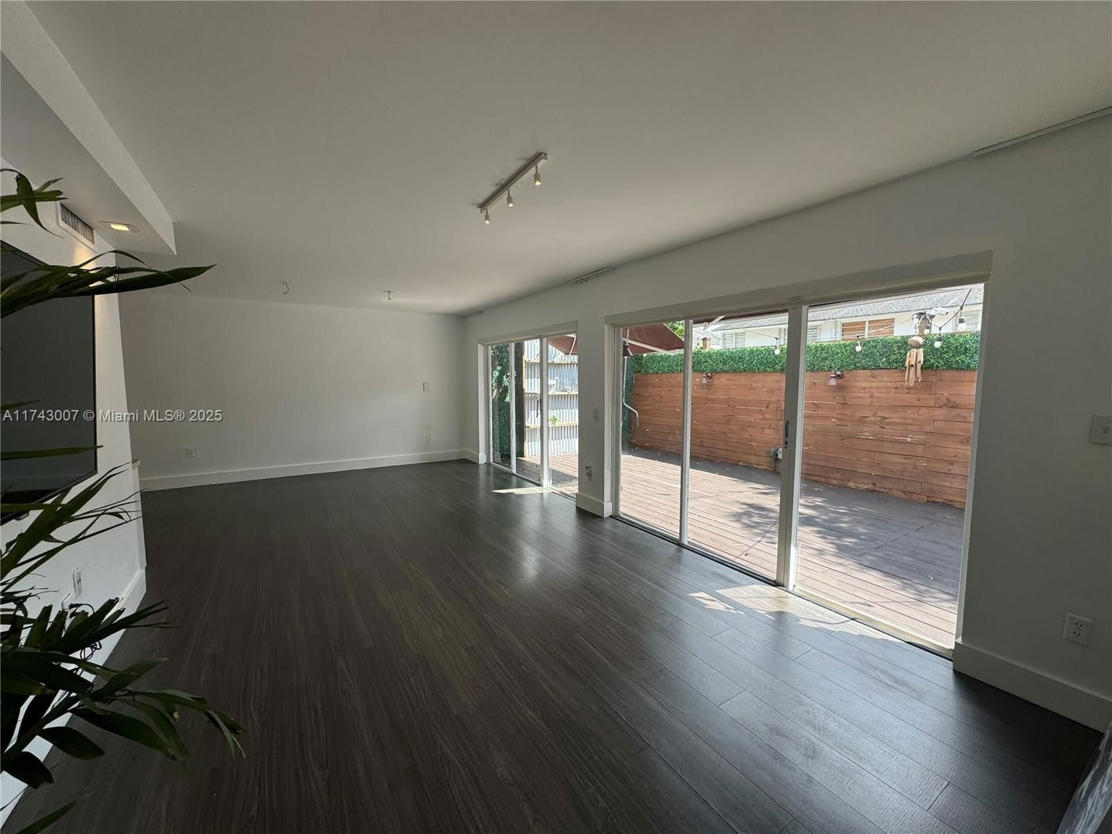 Real estate property located at 15675 84th Ter #906, Miami-dade, South Lake Villas Condo, Miami, FL